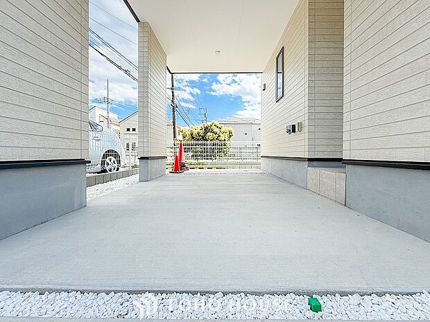 大切なお車を雨や風から守ってくれるビルトイン車庫付です。