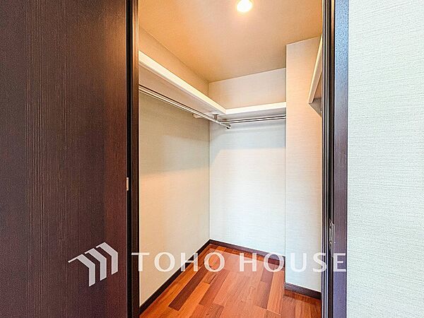 衣類だけでなく大きな荷物も収納でき、お部屋がすっきりします。