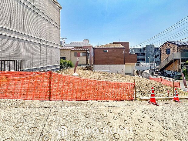 風を感じ青い空から太陽の恵みを感じる温もり溢れる佇まい。