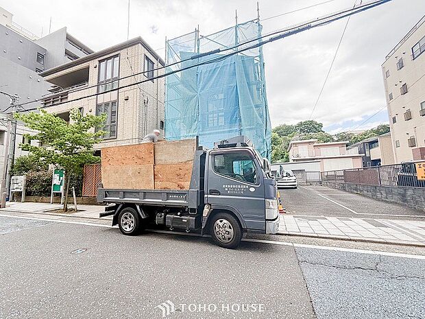 スタイリッシュなデザインが印象的な洗練された佇まい。