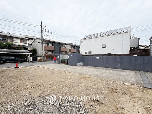 閑静な住宅街の一角、ひと時のくつろぎが生まれ、ゆっくりと愛着が育まれていきます。