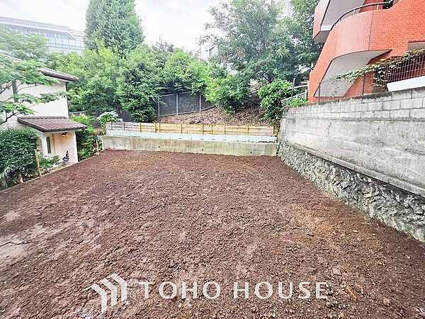 閑静な住宅街の陽当りに恵まれた土地で寛ぎに満ちた生活を。