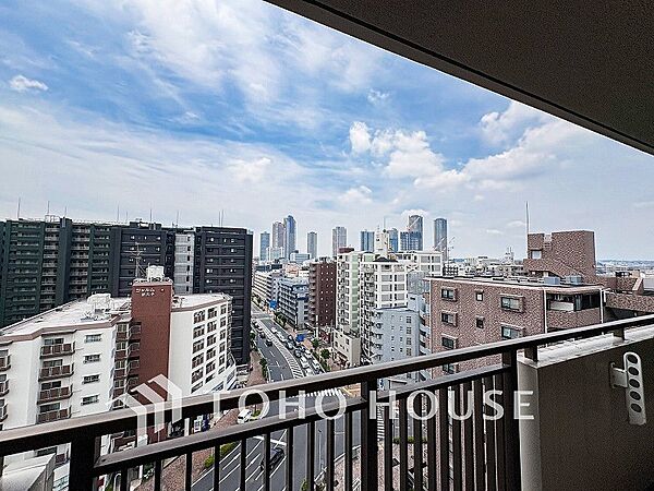 開放的で気持ちの良い眺望と青い空を満喫できます。