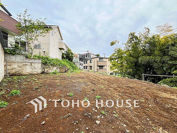閑静な住宅街の一角、ひと時のくつろぎが生まれ、ゆっくりと愛着が育まれていきます。