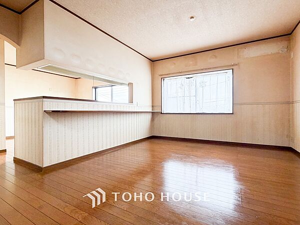 家族と過ごすひと時を溢れる光が優しく包み込むリビングダイニング。