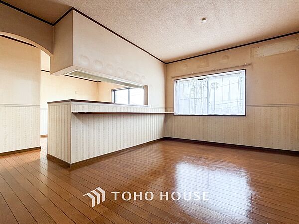 忙しい朝でも、しっかり家族が揃って食事をして頂けるゆとりある大きさのダイニングスペース。