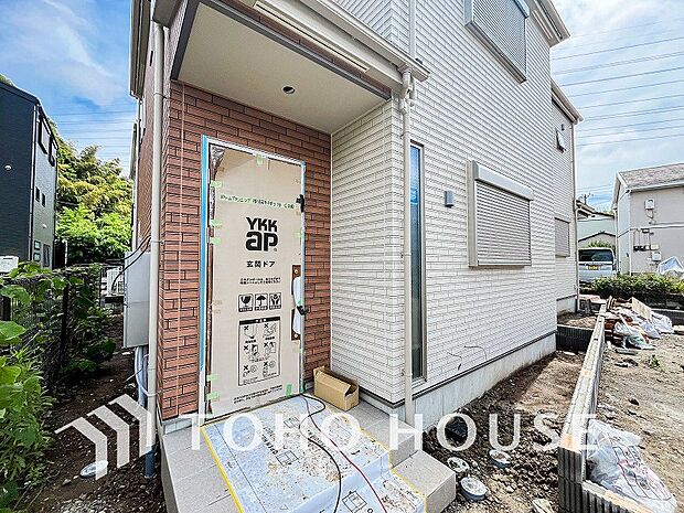 清潔感溢れる玄関がお出迎えする本邸宅の物語は、ここから始まる日常を期待させます。