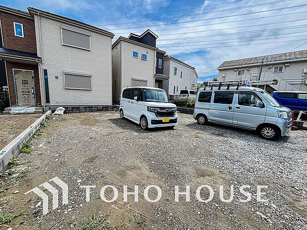 前面道路含む現地写真『快適』は「家」と「街」と「環境」が調和した時に訪れるだと改めて感じさせてくれます。