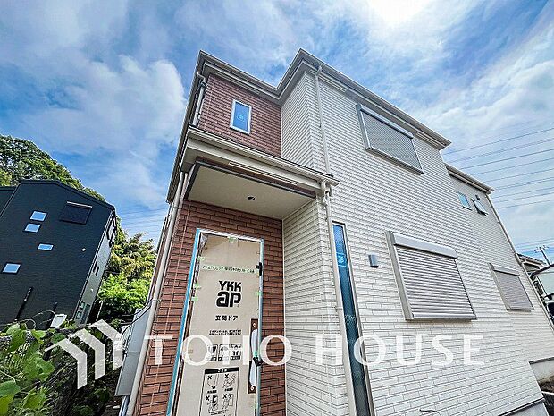 風を感じ青い空から太陽の恵みを感じる温もり溢れる佇まい。