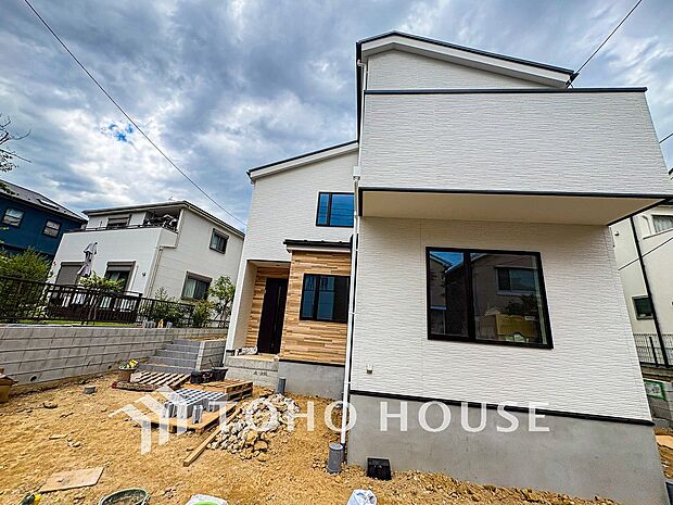 閑静な住宅街の一角、ひと時のくつろぎが生まれ、ゆっくりと愛着が育まれていきます。