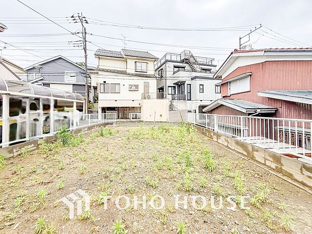 閑静な住宅街の一角、ひと時のくつろぎが生まれ、ゆっくりと愛着が育まれていきます。