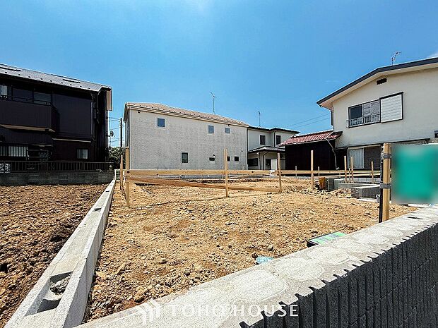 閑静な住宅街の陽当りに恵まれた土地で寛ぎに満ちた生活を。