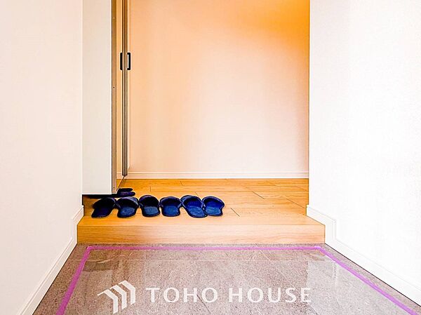 居住者の帰り、訪れる方を優しく迎えてくれる玄関です。