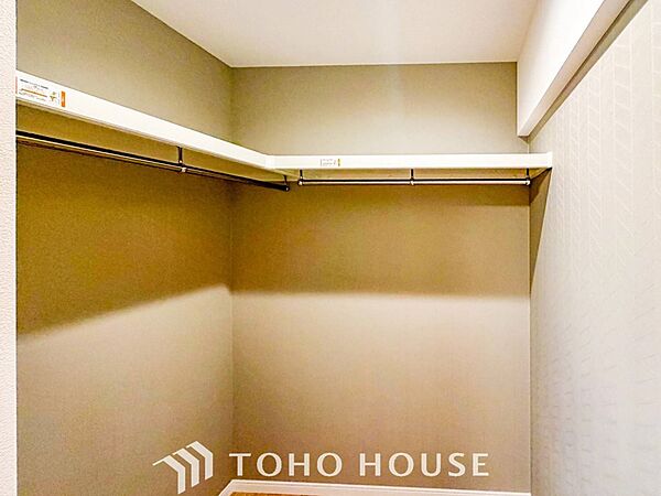 ウォークインクロゼットのある住まいで居住スペースを広く使えます。