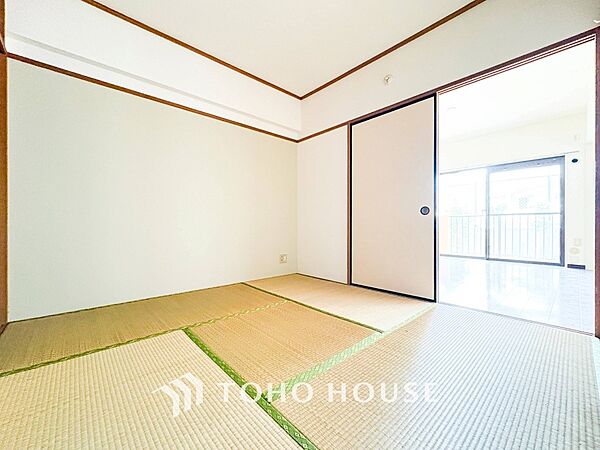 来客時や一息つきたいときなどに利用できる用途多様な空間です。