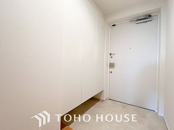 居住者の帰り、訪れる方を優しく迎えてくれる玄関です。