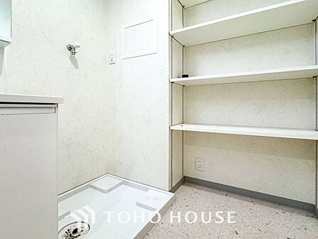 清潔感のあるカラーで統一されたランドリースペース。気持ちの良い空間で家事もはかどります。