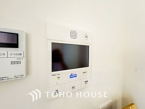 誰が来てもわかる様にモニター付きインターホンを設置。