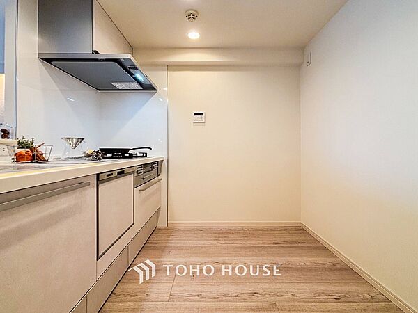 機能的で使い勝手のよさそうなキッチン。明るく清潔感があります。