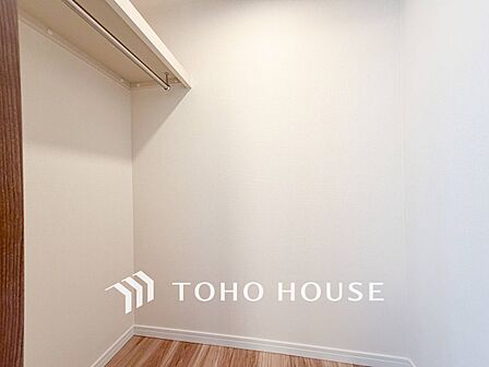 衣類だけでなく大きな荷物も収納でき、お部屋がすっきりします。