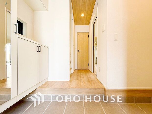 居住者の帰り、訪れる方を優しく迎えてくれる玄関です。