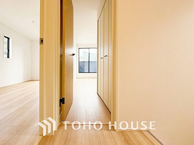 やわらかな陽射しがふりそそぎ、ゆったりした時間が流れる室内。