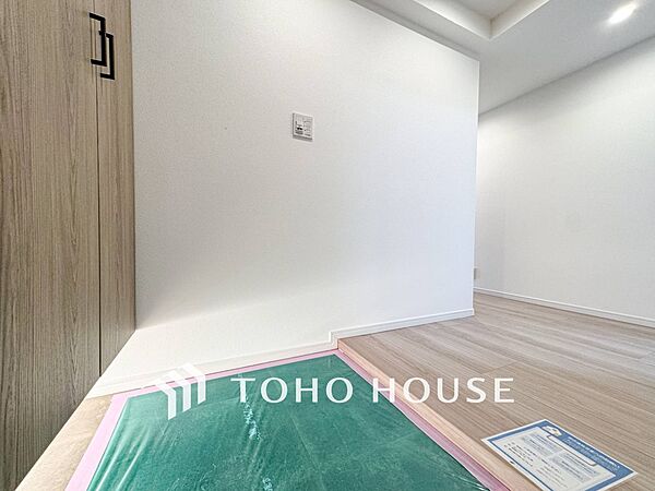 居住者の帰り、訪れる方を優しく迎えてくれる玄関です。