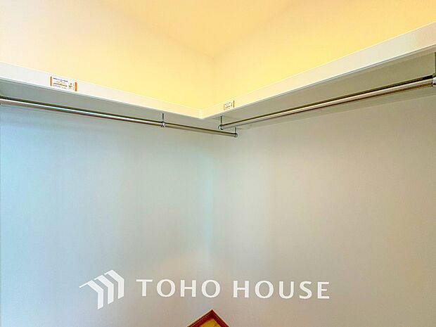 衣類だけでなく大きな荷物も収納でき、お部屋がすっきりします。