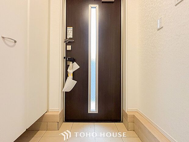 居住者の帰り、訪れる方を優しく迎えてくれる玄関です。