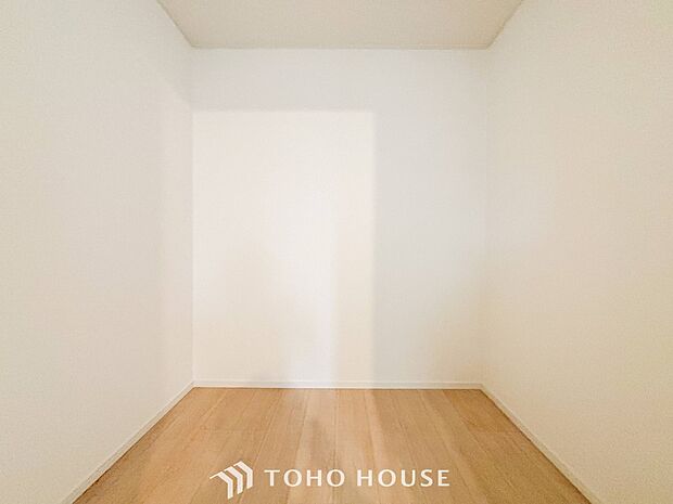 衣類だけでなく大きな荷物も収納でき、お部屋がすっきりします。