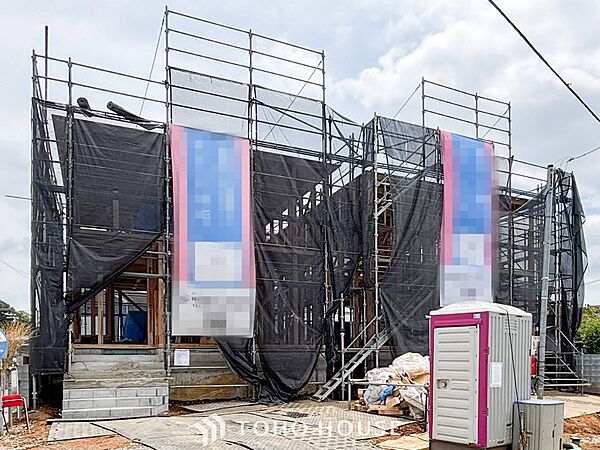 爽やかな青空の下に贅沢なほどに降り注ぐ陽光、豊かな居住性と、クオリティが見事に調和した住空間。