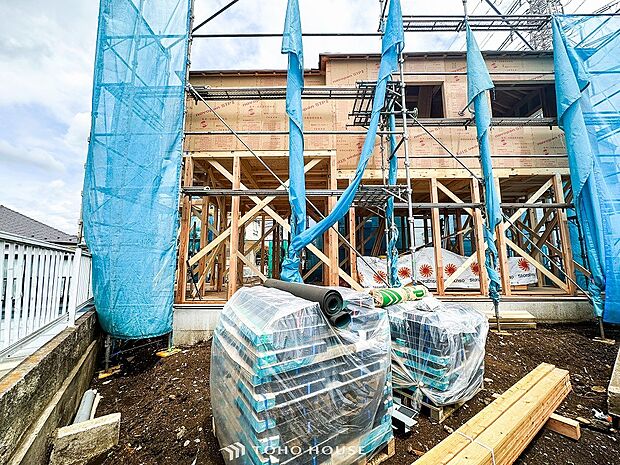 爽やかな青空の下に贅沢なほどに降り注ぐ陽光、豊かな居住性と、クオリティが見事に調和した住空間。