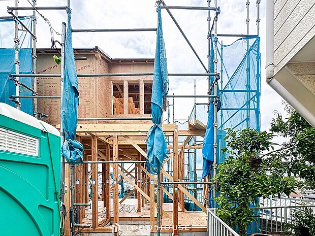 閑静な住宅街の一角、ひと時のくつろぎが生まれ、ゆっくりと愛着が育まれていきます。