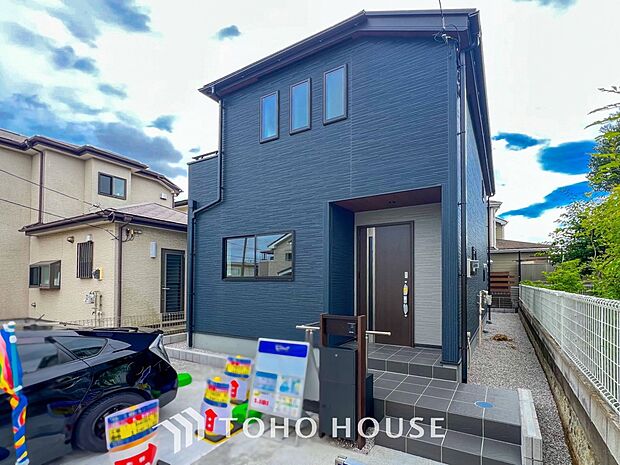 住む人や訪れる人やさしくエスコートする玄関アプローチ。