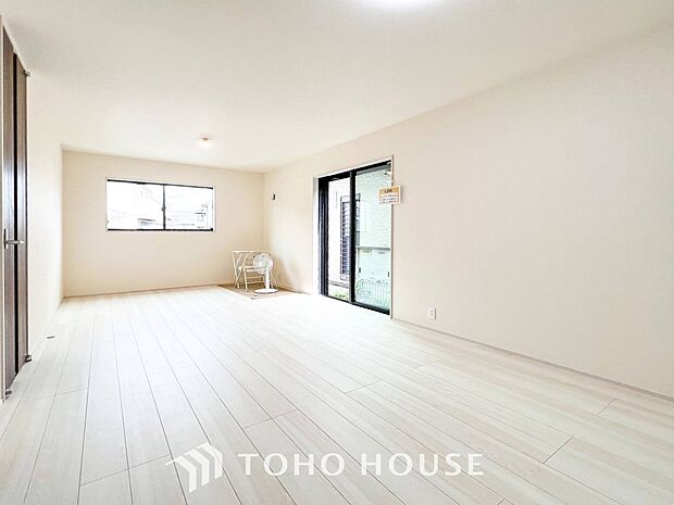落ち着いた雰囲気に包まれた伸びやかな空間で、ゆったりと家族団らんの時間を過ごせます。