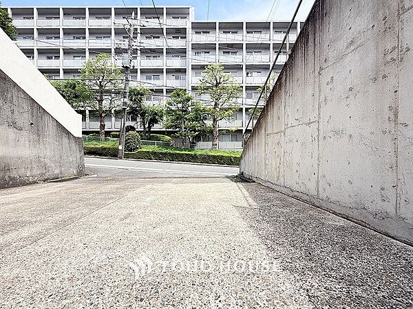 カースペースもゆとりある空間を保っています。