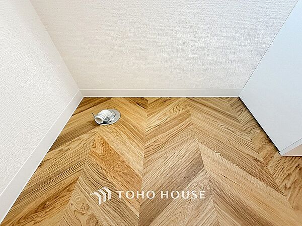 洗濯機を配置しても十分なスペースを確保しております。