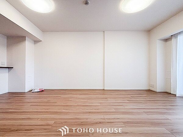 やわらかな陽射しがふりそそぎ、室内に開放感と爽快感をもたらします。