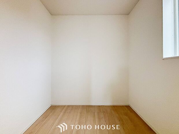 衣類だけでなく大きな荷物も収納でき、お部屋がすっきりします。