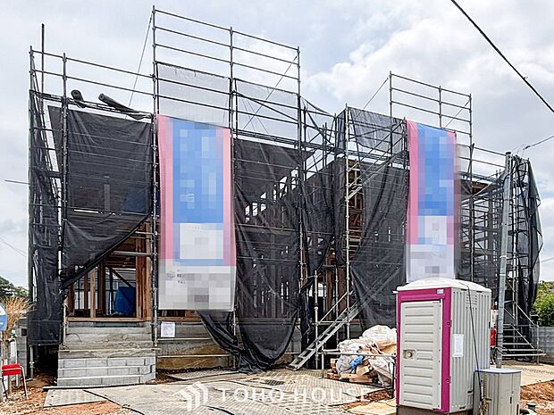 爽やかな青空の下に贅沢なほどに降り注ぐ陽光、豊かな居住性と、クオリティが見事に調和した住空間。