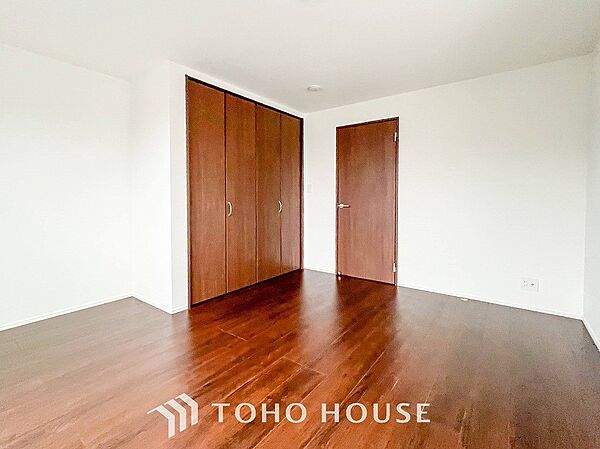 一日の疲れをいやしてくれる主寝室。自分時間を快適に過ごすプライベートルーム。