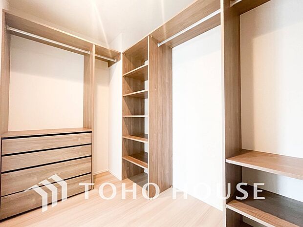 ウォークインクロゼットのある住まいで居住スペースを広く使えます。