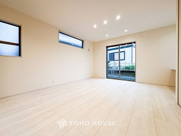 落ち着いた雰囲気に包まれた伸びやかな空間で、ゆったりと家族団らんの時間を過ごせます。