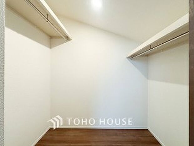 衣類だけでなく大きな荷物も収納でき、お部屋がすっきりします。