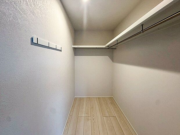 ウォークインクロゼットのある住まいで居住スペースを広く使えます。