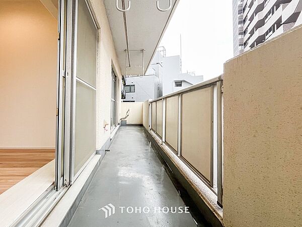 心地よい風を肌で感じることのできるバルコニー。