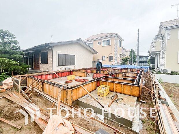 閑静な住宅街の一角、ひと時のくつろぎが生まれ、ゆっくりと愛着が育まれていきます。