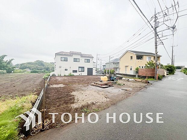 閑静な住宅街の一角、ひと時のくつろぎが生まれ、ゆっくりと愛着が育まれていきます。