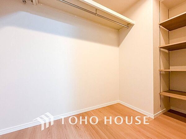 ウォークインクロゼットのある住まいで居住スペースを広く使えます。