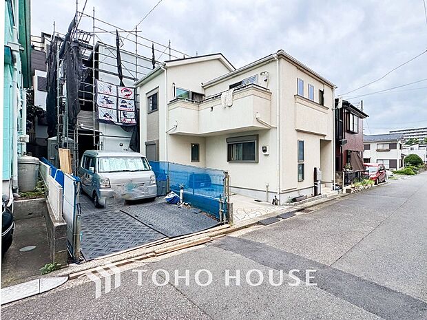 閑静な住宅街の一角、ひと時のくつろぎが生まれ、ゆっくりと愛着が育まれていきます。